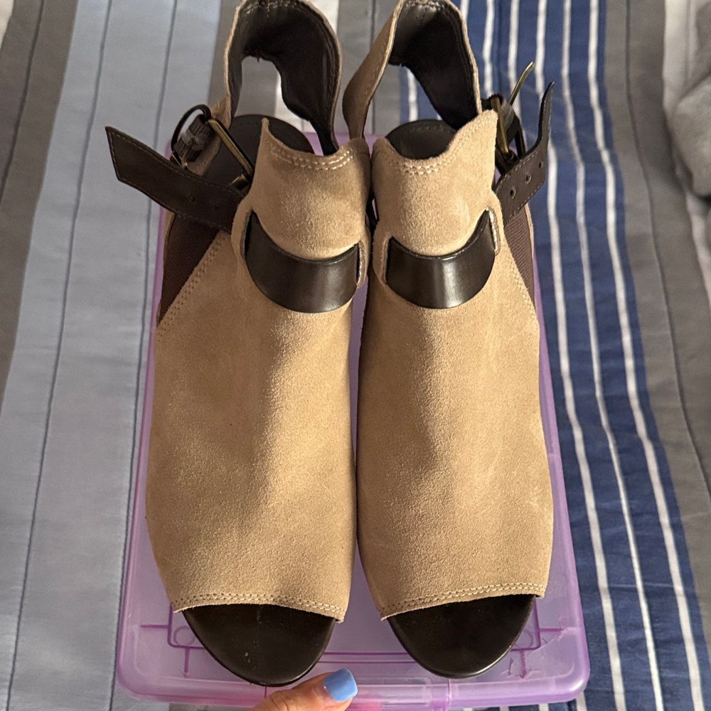 Franco Sarto Women's Taupe Suede Open-Toe Ankle Booties with Dark Trim size 10